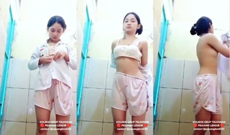 Jilbab Abg Spill Susu Dikamar Mandi